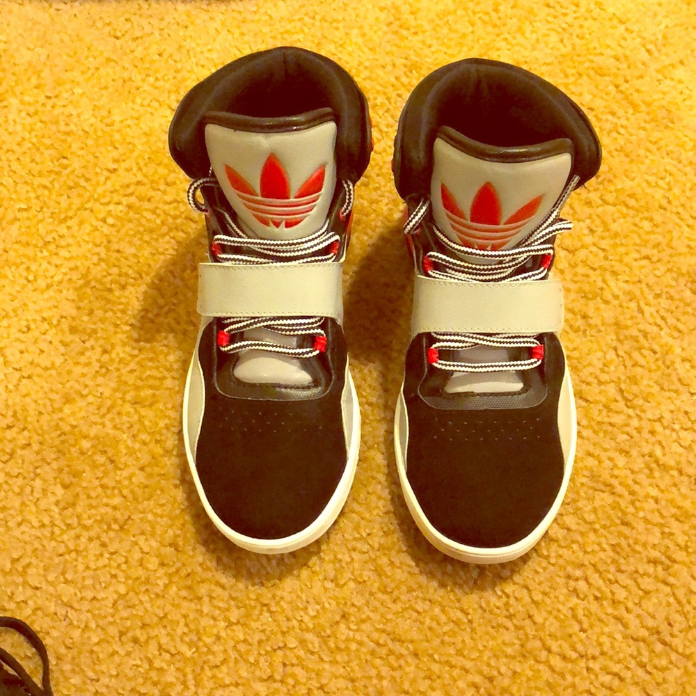 Adidas Roundhouse Mid